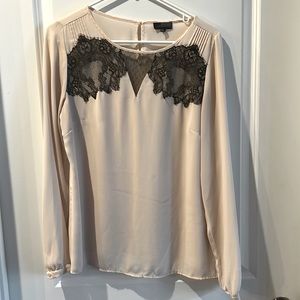 Crème dressy top
